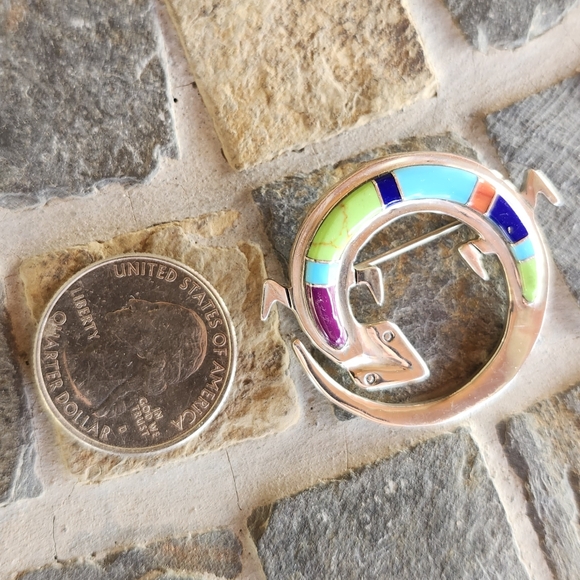 Sterling, inlaid Lizard SIGNED pin/pendant - Picture 15 of 16